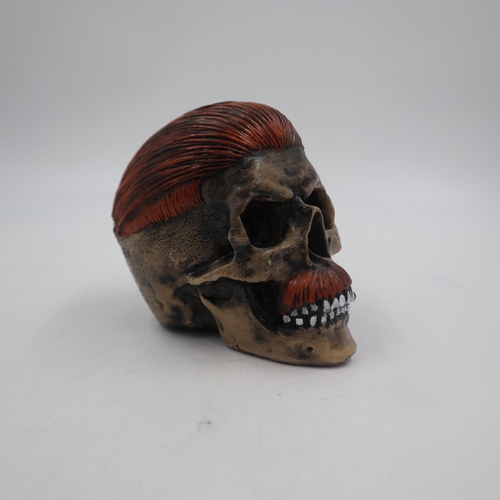 283 - Halloween skull. H: 15cm. UK P&P Group 1 (£16+VAT for the first lot and £2+VAT for subsequent lots)