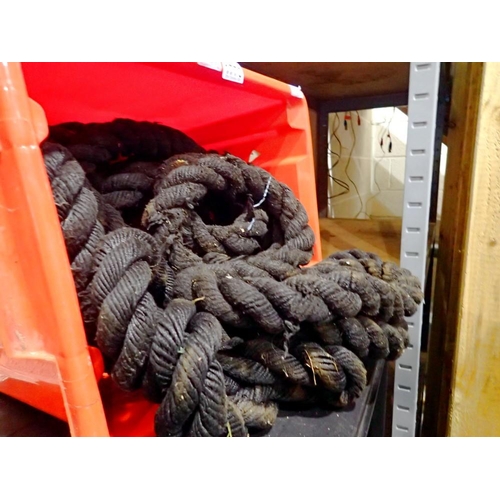 1770 - 10m black 40mm diameter rope. Not available for in-house P&P