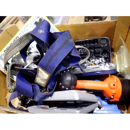 1852 - Mixed tools, including a 12v drill and charger. Not available for in-house P&P