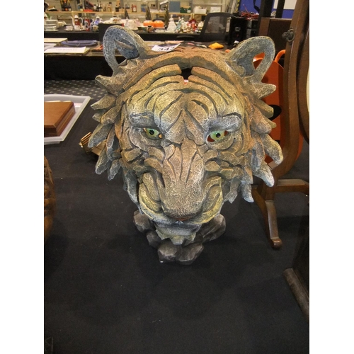 343 - Tiger bust sculpture. H: 39cm. UK P&P Group 3 (£30+VAT for the first lot and £8+VAT for subsequent l... 