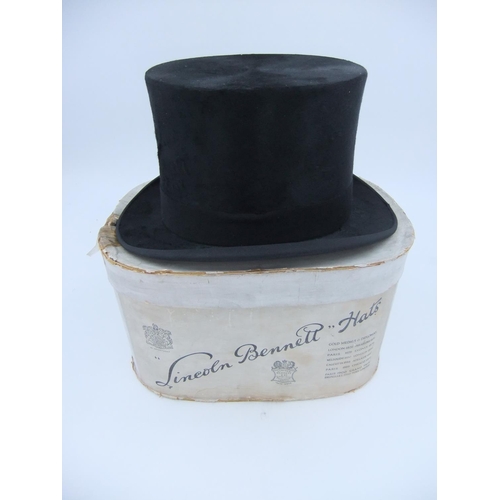 372 - Lincoln Bennet & Co, Piccadilly, London silk top hat in original box, 20 cm front to back and 16 cm ... 