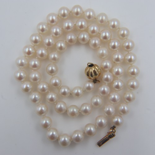 48A - String of pearls, with an 18ct gold clasp, L: 40 cm. UK P&P Group 0 (£6+VAT for the first lot and £1... 