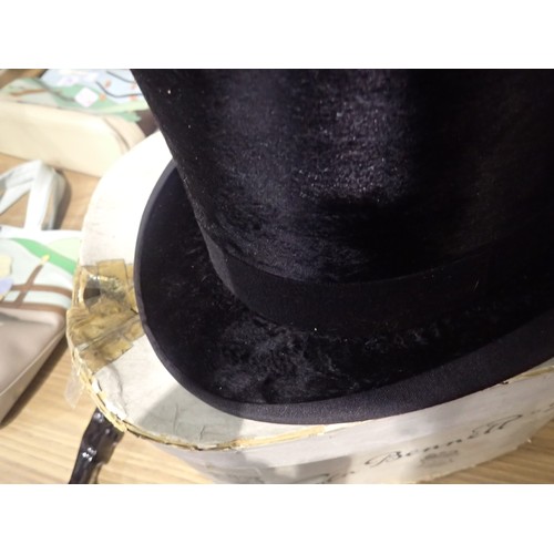 372 - Lincoln Bennet & Co, Piccadilly, London silk top hat in original box, 20 cm front to back and 16 cm ... 