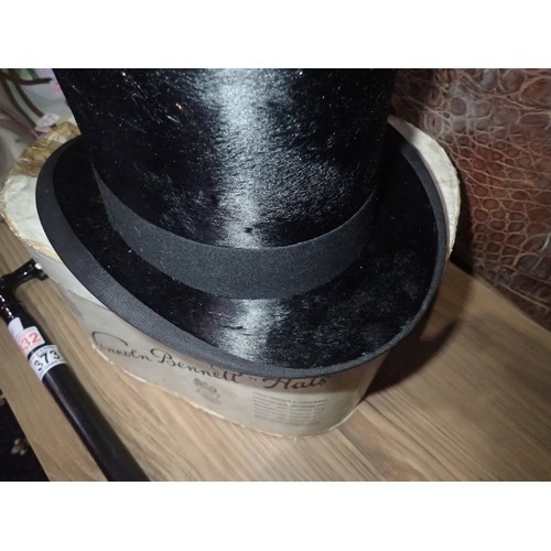 372 - Lincoln Bennet & Co, Piccadilly, London silk top hat in original box, 20 cm front to back and 16 cm ... 