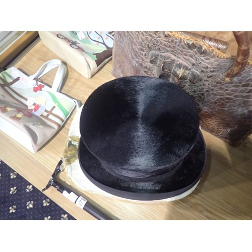 372 - Lincoln Bennet & Co, Piccadilly, London silk top hat in original box, 20 cm front to back and 16 cm ... 