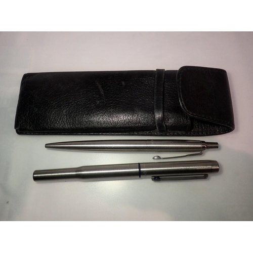 1069 - Parker fountain pen and a Park ballpoint pen in a leather pen wallet. UK P&P Group 1 (£16+VAT for th... 