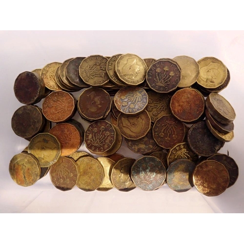 1084 - Collection of George VI brass threepences, mixed grades. UK P&P Group 1 (£16+VAT for the first lot a... 