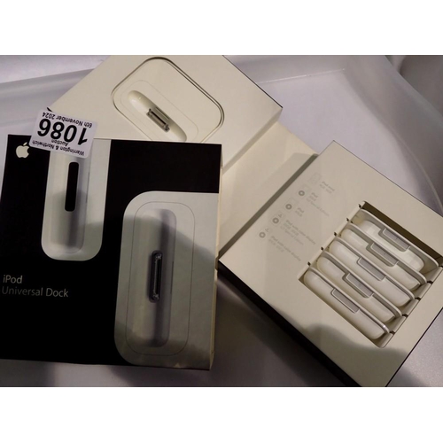 1086 - Boxed Apple universal dock. UK P&P Group 1 (£16+VAT for the first lot and £2+VAT for subsequent lots... 