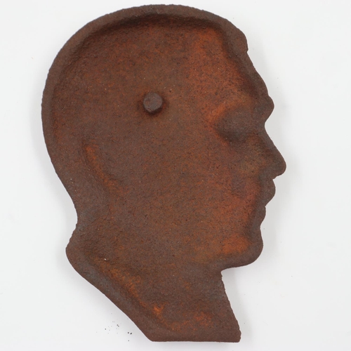 2114 - WWII German Cast Iron Hitler Plaque Head. UK P&P Group 1 (£16+VAT for the first lot and £2+VAT for s... 