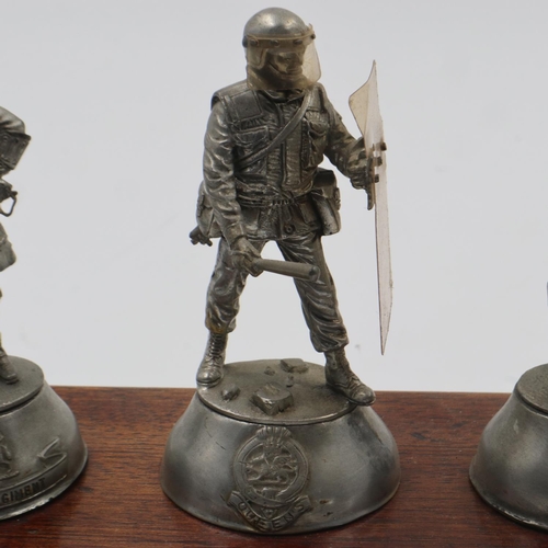 2122 - Set of pewter soldiers, mounted on wooden bases, with 1984 inscription. UK P&P Group 2 (£20+VAT for ... 