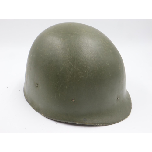 2165 - US MI helmet, with liner and woodland camouflage cover. UK P&P Group 2 (£20+VAT for the first lot an... 