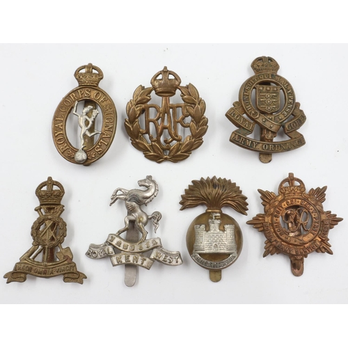 2232 - Seven British WWI-WWII regimental cap badges. UK P&P Group 1 (£16+VAT for the first lot and £2+VAT f... 