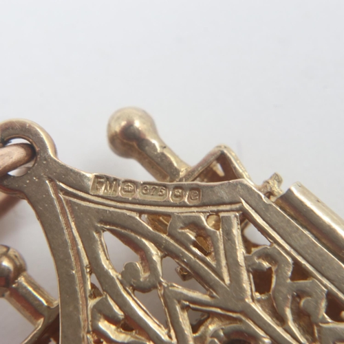 61 - Substantial 9ct gold pendant, in the form of Torah scrolls, with Menorah clasp, 7.4g. UK P&P Group 0... 