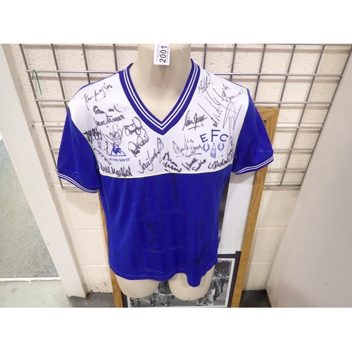 2001 - Signed Everton shirt to include David Moyes, size 38/40. UK P&P Group 1 (£16+VAT for the first lot a... 