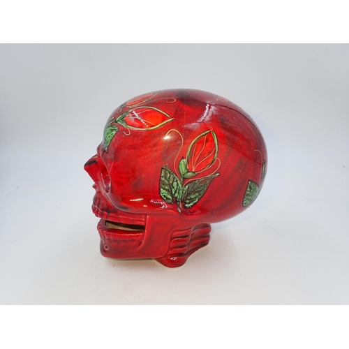 168 - Anita Harris skull, signed in gold, no cracks or chips. H: 21cm. UK P&P Group 2 (£20+VAT for the fir... 