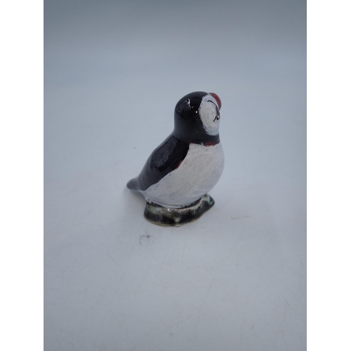 170 - Anita Harris puffin, signed in gold, no cracks or chips. H: 8cm. UK P&P Group 1 (£16+VAT for the fir... 