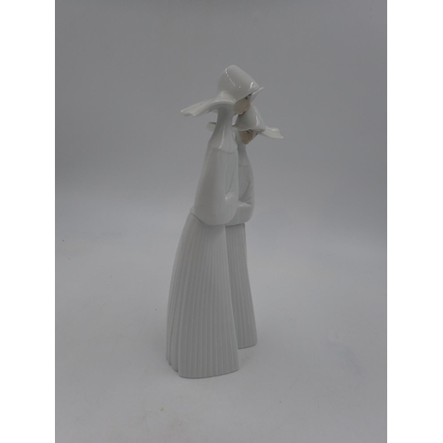 172 - Lladro figural group of two nuns, H: 33 cm. UK P&P Group 3 (£30+VAT for the first lot and £8+VAT for... 