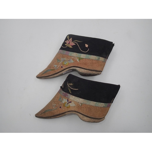 241 - Pair of Chinese embroidered Lotus shoes, early 20th century. UK P&P Group 1 (£16+VAT for the first l... 