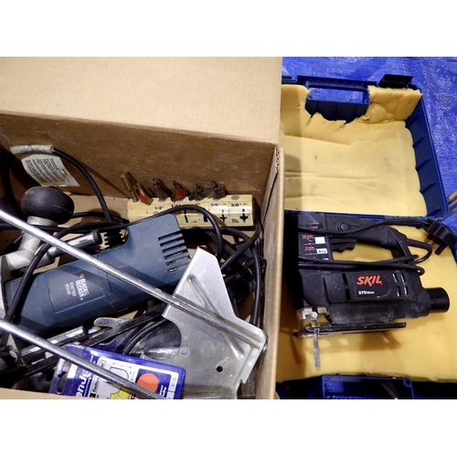 1823 - Boxed Black & Decker KW780 router and Wilko toolbox. All electrical items in this lot have been PAT ... 