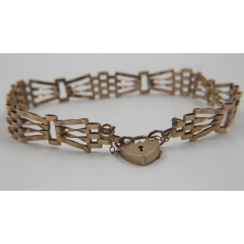 75 - 9ct gold gate bracelet with padlock clasp and safety chain, L: 18 cm, 4.9g. UK P&P Group 0 (£6+VAT f... 