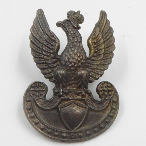 2271 - WWII Polish Troops in Exile British Made Cap Badge. UK P&P Group 1 (£16+VAT for the first lot and £2... 