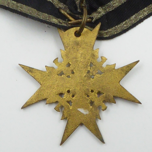 2295 - 20th century German Blue Max collar medal with gilt oakleaves. UK P&P Group 1 (£16+VAT for the first... 