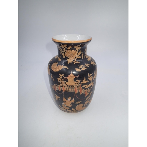 254 - Xian-Ju-Jia Nzhi decorative Chinese hand painted vase. UK P&P Group 2 (£20+VAT for the first lot and... 