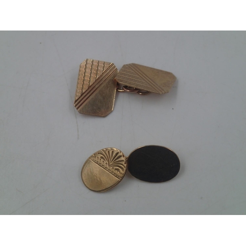 78B - Two unmatched 9ct gold cufflinks, 4.0g. UK P&P Group 0 (£6+VAT for the first lot and £1+VAT for subs... 