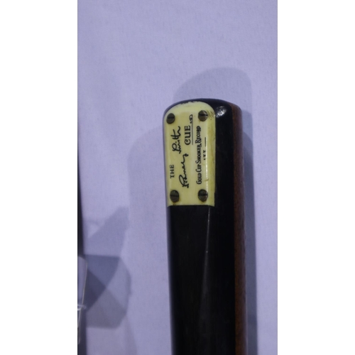 2061 - The Staney Smith Gold Cup snooker record cue in metal case, L: 147 cm. Not available for in-house P&... 