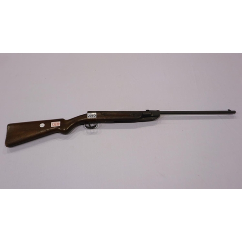 2065 - Model 5.5 air rifle. UK P&P Group 3 (£30+VAT for the first lot and £8+VAT for subsequent lots)