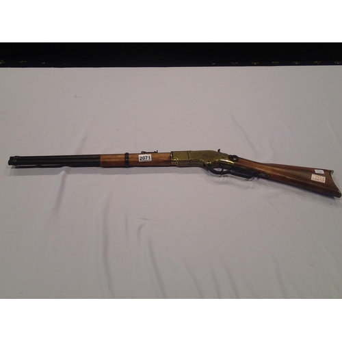 2071 - ***WITHDRAWN***Replica Winchester rifle, moving parts. UK P&P Group 3 (£30+VAT for the first lot and... 