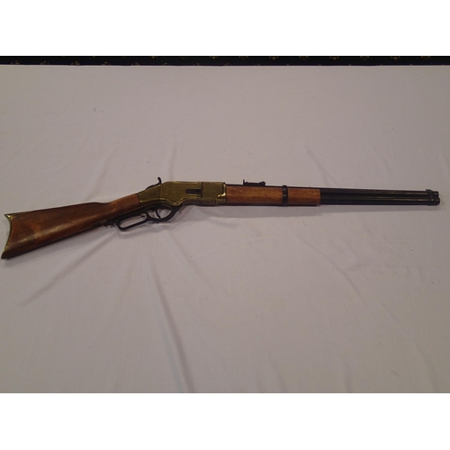 2071 - ***WITHDRAWN***Replica Winchester rifle, moving parts. UK P&P Group 3 (£30+VAT for the first lot and... 