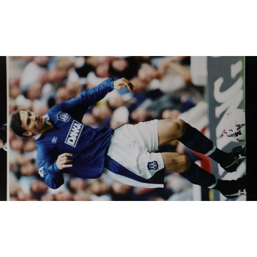 2035 - Collection of mixed signed Everton Football club pictures of players. UK P&P Group 2 (£20+VAT for th... 