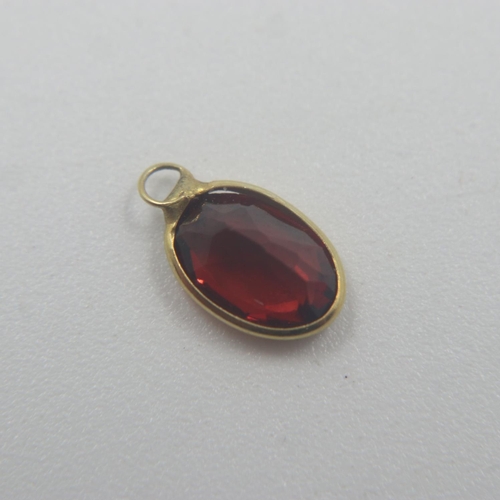 46 - Natural oval cut garnet in 9ct gold bezel setting. UK P&P Group 0 (£6+VAT for the first lot and £1+V... 