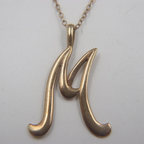 61 - 9ct gold letter M pendant necklace, 2.0g. UK P&P Group 0 (£6+VAT for the first lot and £1+VAT for su... 