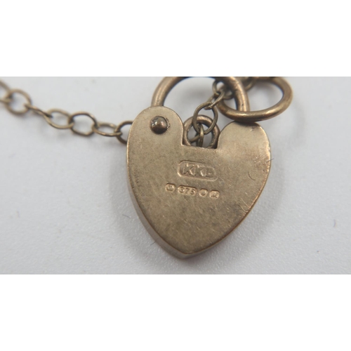 7 - 9ct gold bracelet with padlock clasp, 5.6g, L: 14 cm. UK P&P Group 0 (£6+VAT for the first lot and £... 