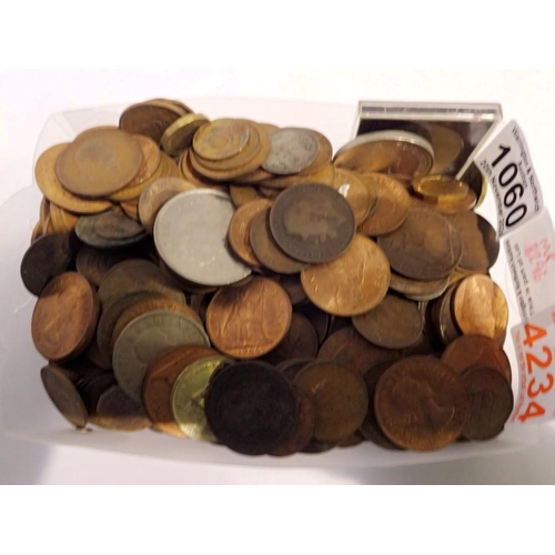 1060 - 2250g of mixed UK coins, including a £2 coin, commemorative coins and a ten shilling note. Not avail... 