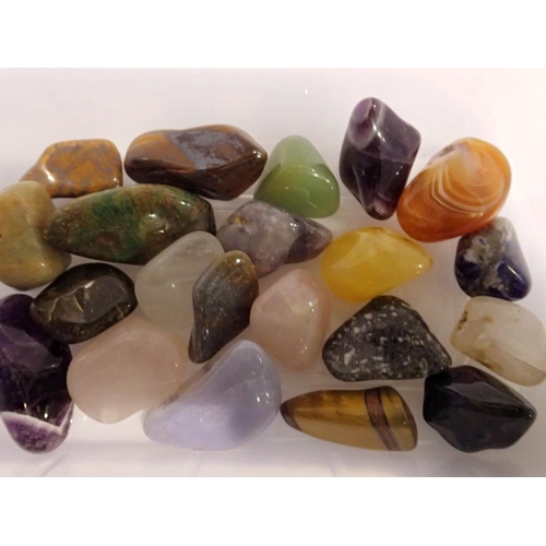 1078 - Quantity of polished gemstones and minerals. UK P&P Group 1 (£16+VAT for the first lot and £2+VAT fo... 