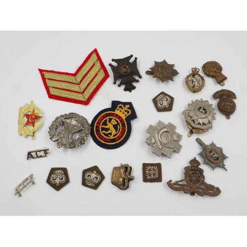 101 - Quantity of military metal and cloth badges. UK P&P Group 1 (£16+VAT for the first lot and £2+VAT fo... 