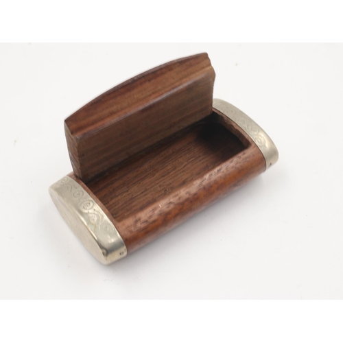 115 - Oak and white metal snuff box. UK P&P Group 1 (£16+VAT for the first lot and £2+VAT for subsequent l... 