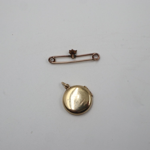 70A - 9ct gold locket and bar brooch, 3.8g. UK P&P Group 1 (£16+VAT for the first lot and £2+VAT for subse... 