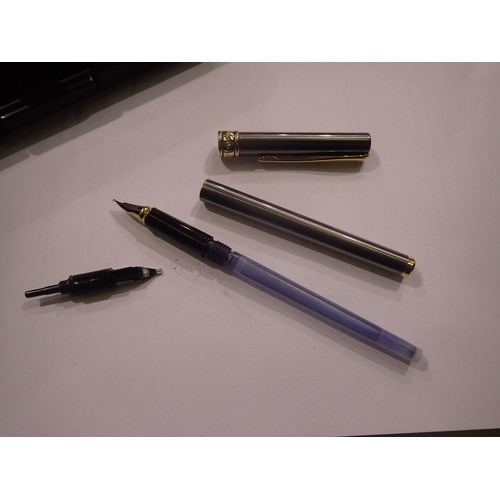 100A - Italian Aurora boxed fountain pen, comes with extra nib, made by Platignum, its an Italic nib. UK P&... 