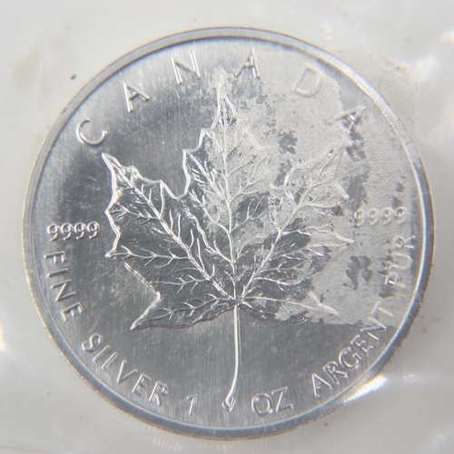 2103 - 1990 Canadian five dollar 1oz silver Maple Leaf round of Elizabeth II - factory sealed. UK P&P Group... 