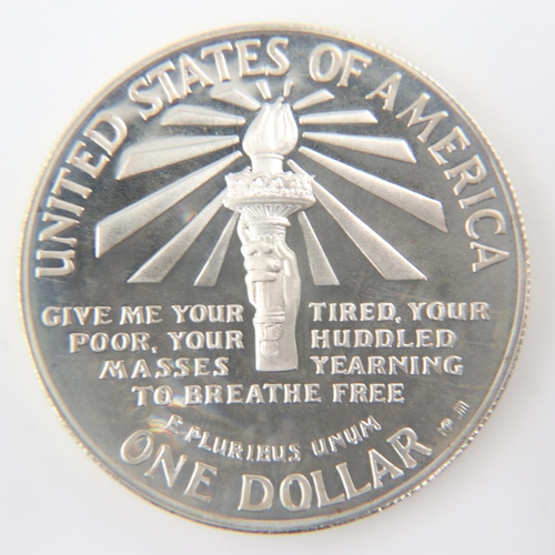 2111 - 1986 USA silver one dollar Statue Of Liberty 1oz round. UK P&P Group 0 (£6+VAT for the first lot and... 