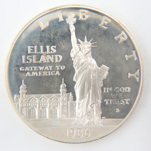 2111 - 1986 USA silver one dollar Statue Of Liberty 1oz round. UK P&P Group 0 (£6+VAT for the first lot and... 