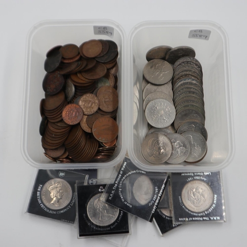 2282 - A large quantity of UK and world coins including crowns and commemoratives. UK P&P Group 2 (£20+VAT ... 