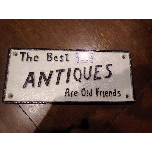 1029 - Cast iron The Best Antiques Are Old Friends sign, W: 25 cm. UK P&P Group 2 (£20+VAT for the first lo... 