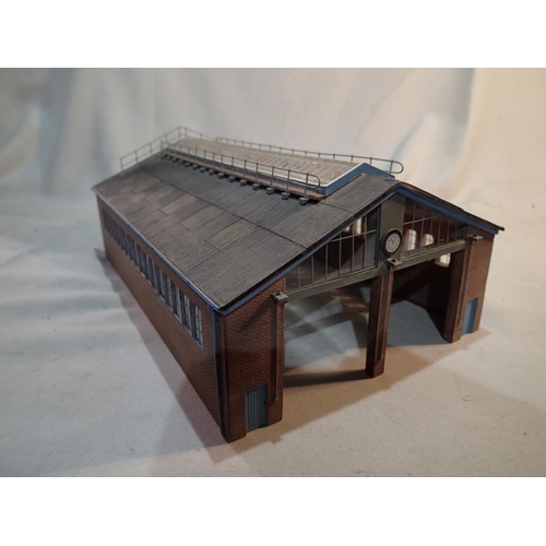 2039 - OO gauge Bachmann 44-017 Modern Service Depot, resin, excellent condition, unboxed. UK P&P Group 2 (... 