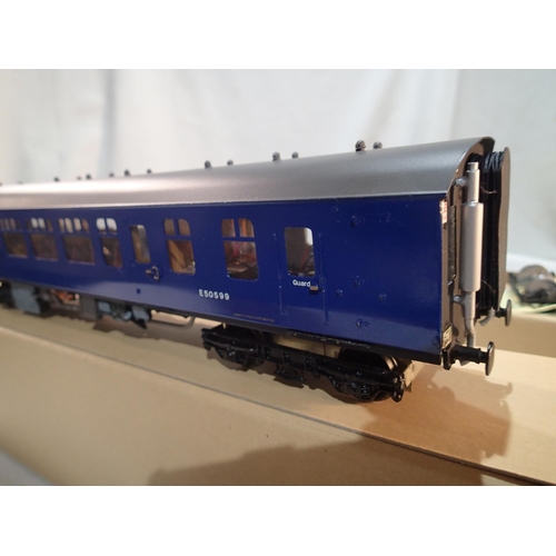 2053 - O gauge West Dale kits to make class 108 DMU, one driving car finished, one centre coach part finish... 