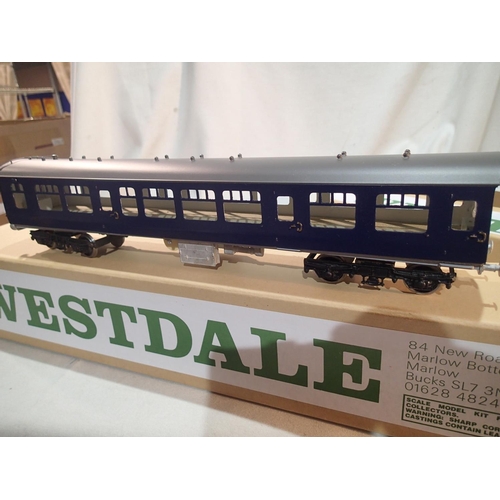 2053 - O gauge West Dale kits to make class 108 DMU, one driving car finished, one centre coach part finish... 